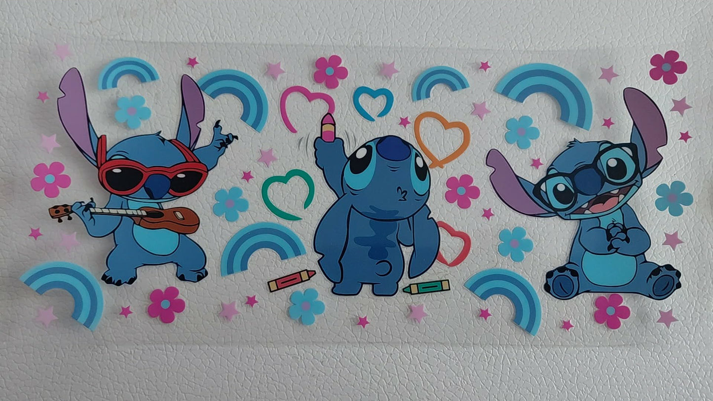 stitch avec plusieurs position il a des cœur et une guitare