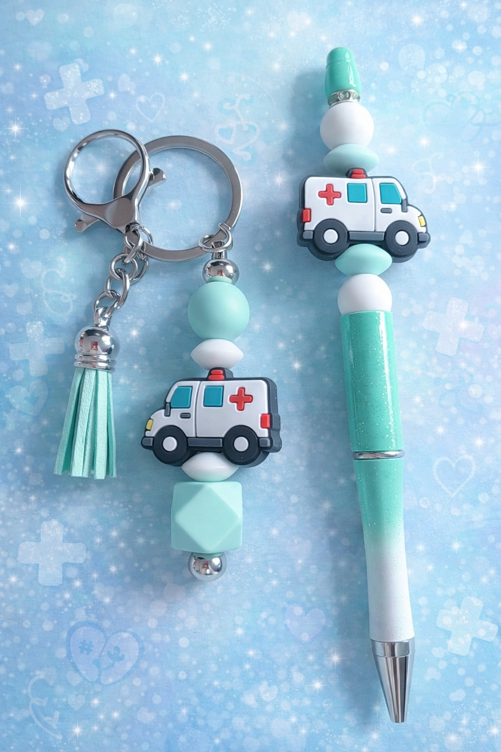 le porte clés et en métal et aussi les perle en silicone le stylo les perle en silicone écrie en noir