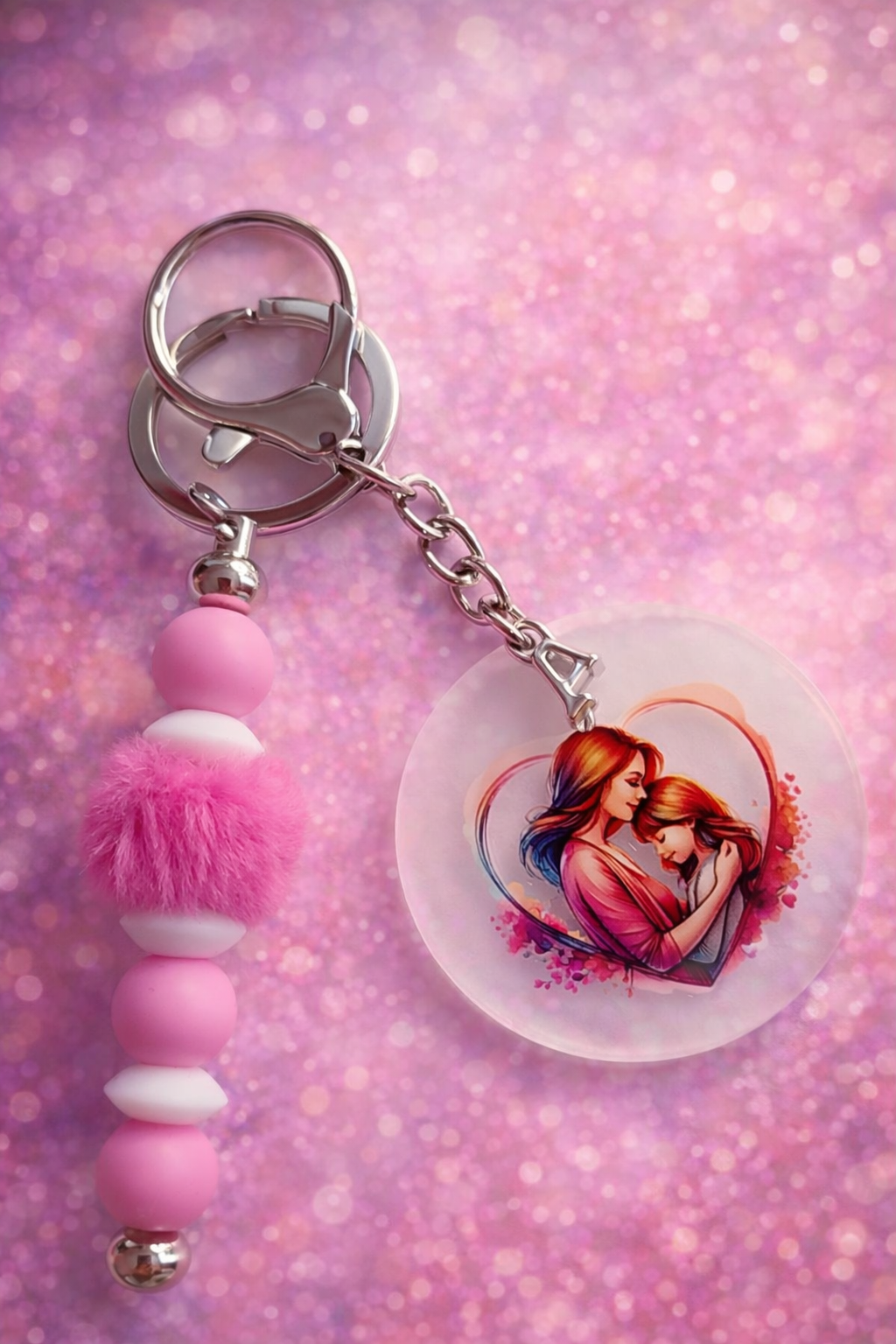 Porte clés avec une lettre A en métal des perle en silicone et une faux fourrure