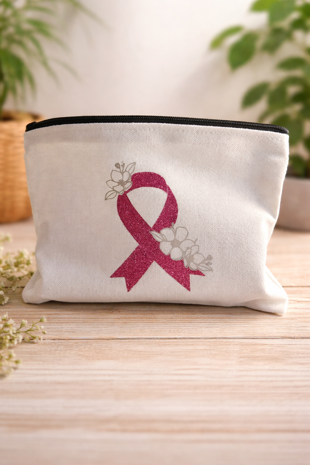 pratique pour vos stylo avec un beau nœud rose a pailleté et des belle petite fleure