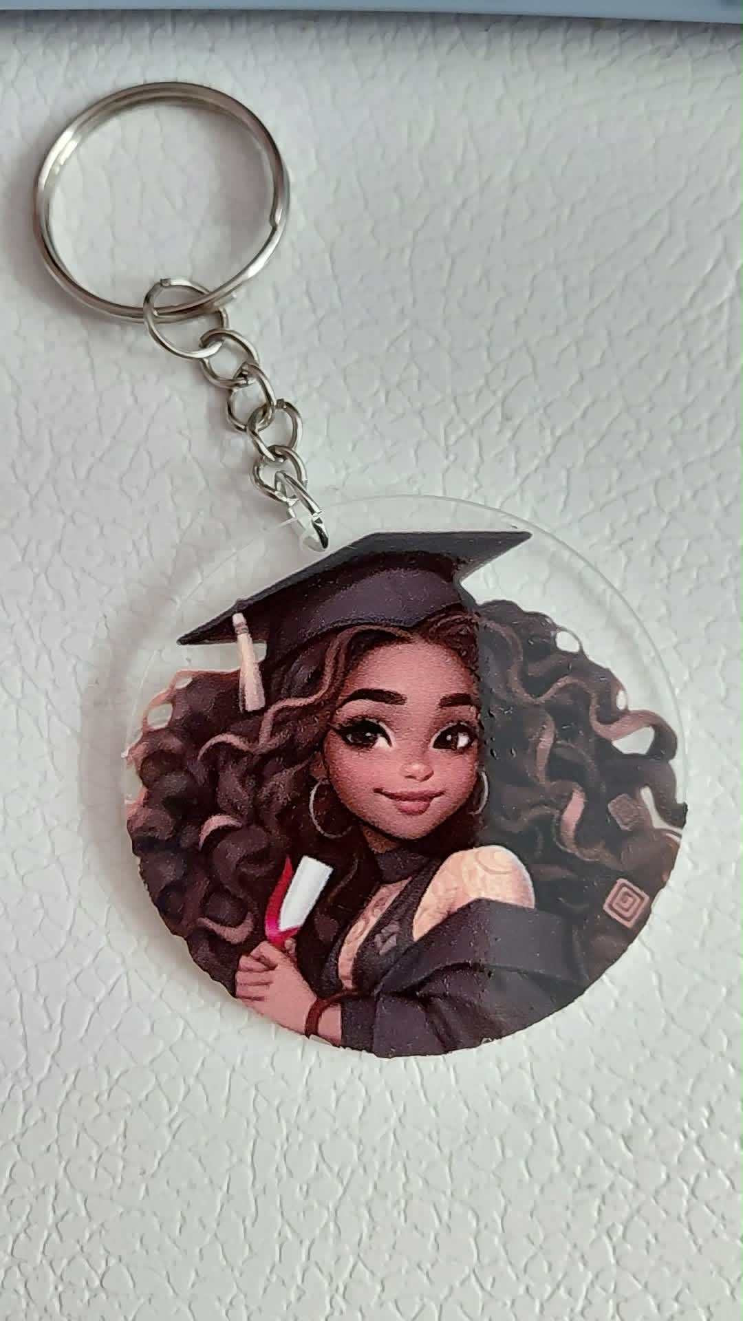 Porte cles jeune fille avec son diplôme