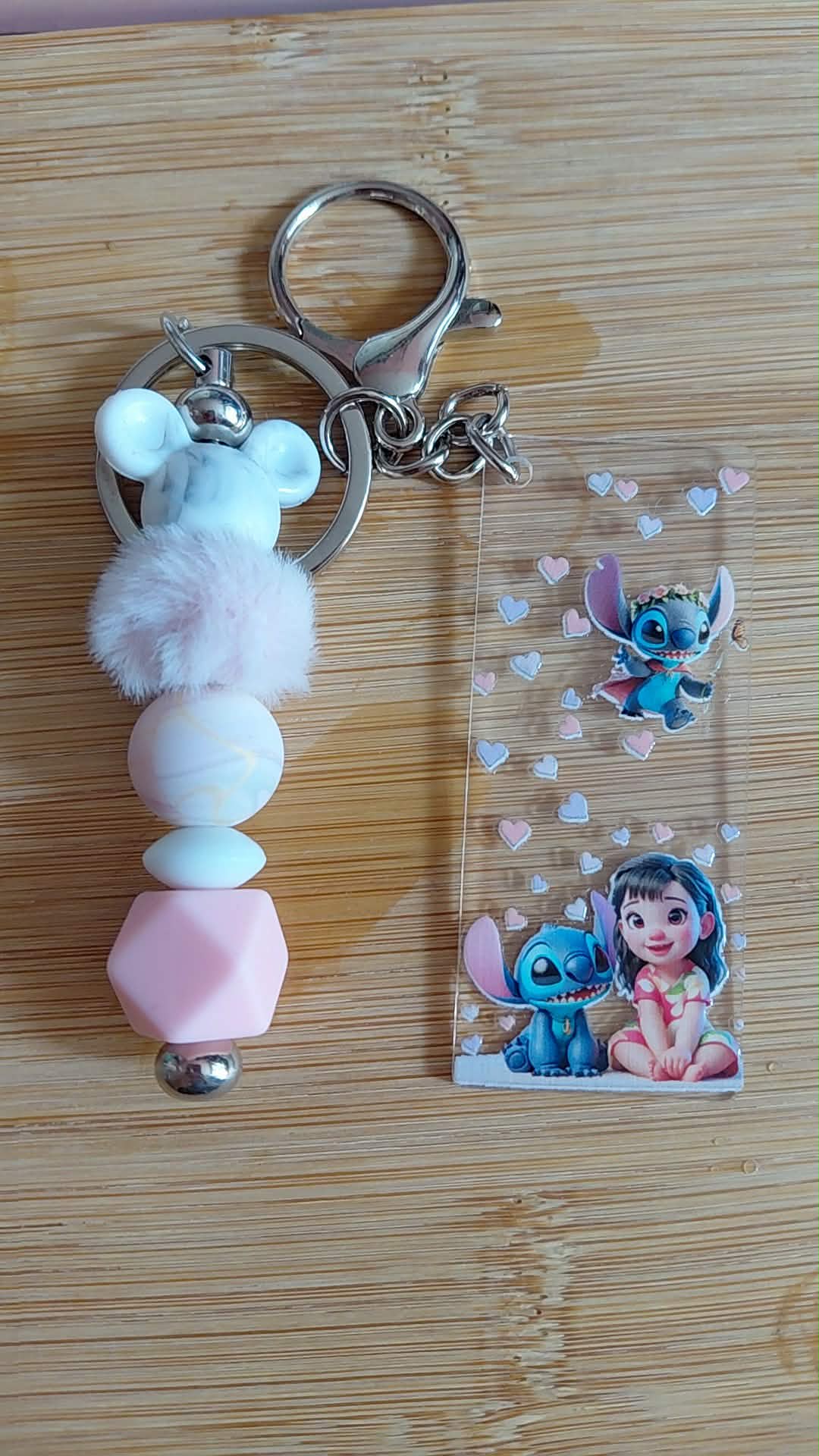 porte clés avec barre et perles en silicone