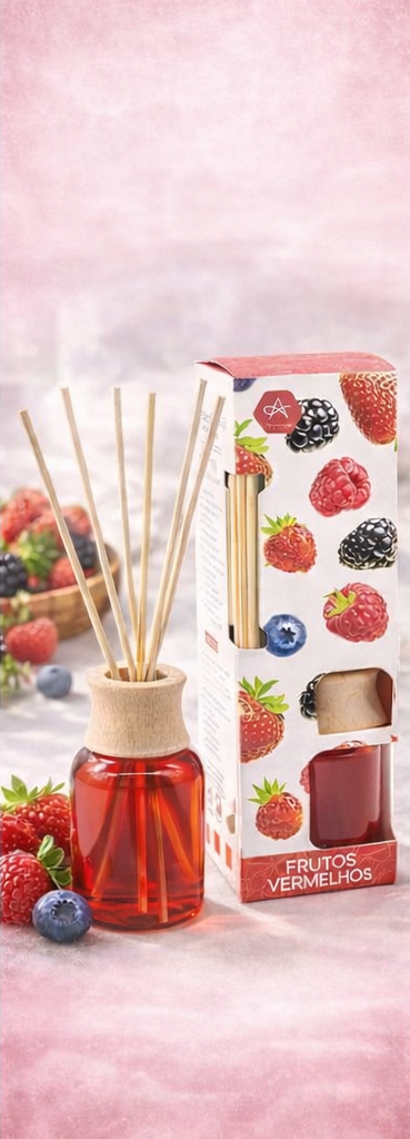 Diffuseur mikado parfum fruits rouges avec bâtonnets en bois
