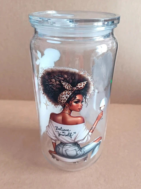 Goblet avec une image d une fille 