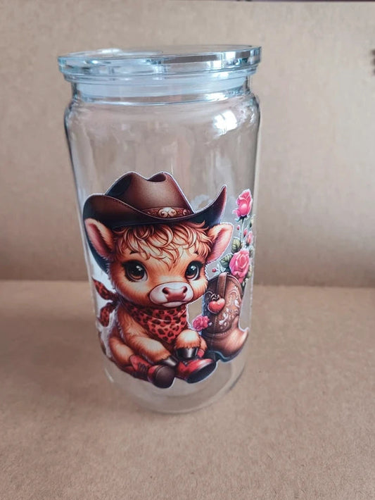 Goblet avec une image de vache et une botte et des fleur 