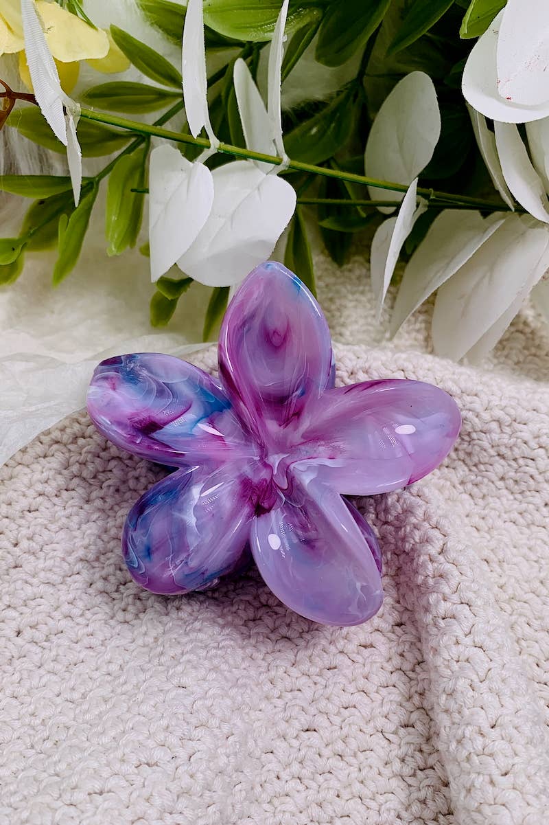 Apportez une touche de douceur à votre coiffure avec cette pince à cheveux en forme de fleur