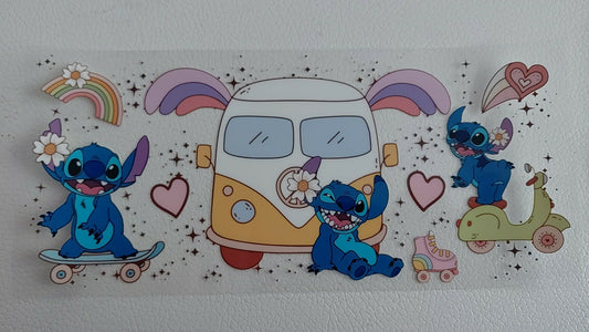 Stitch avec un vane et scooteur des cœur 