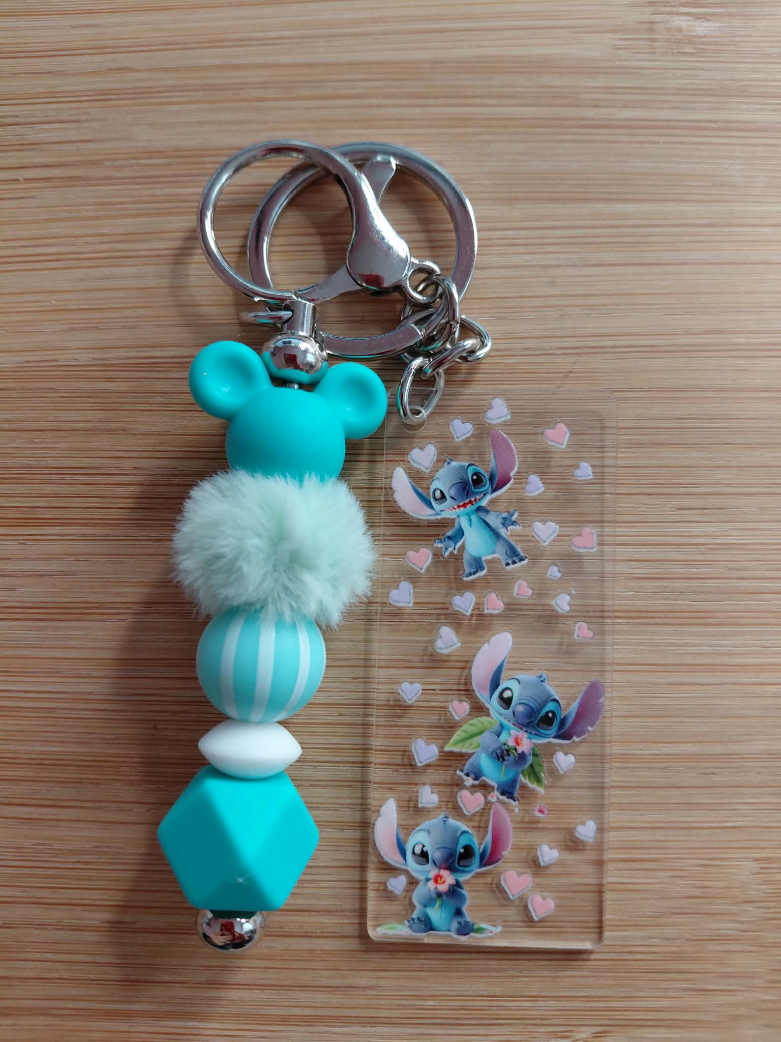 perle silicone et un plaque avec stitch 