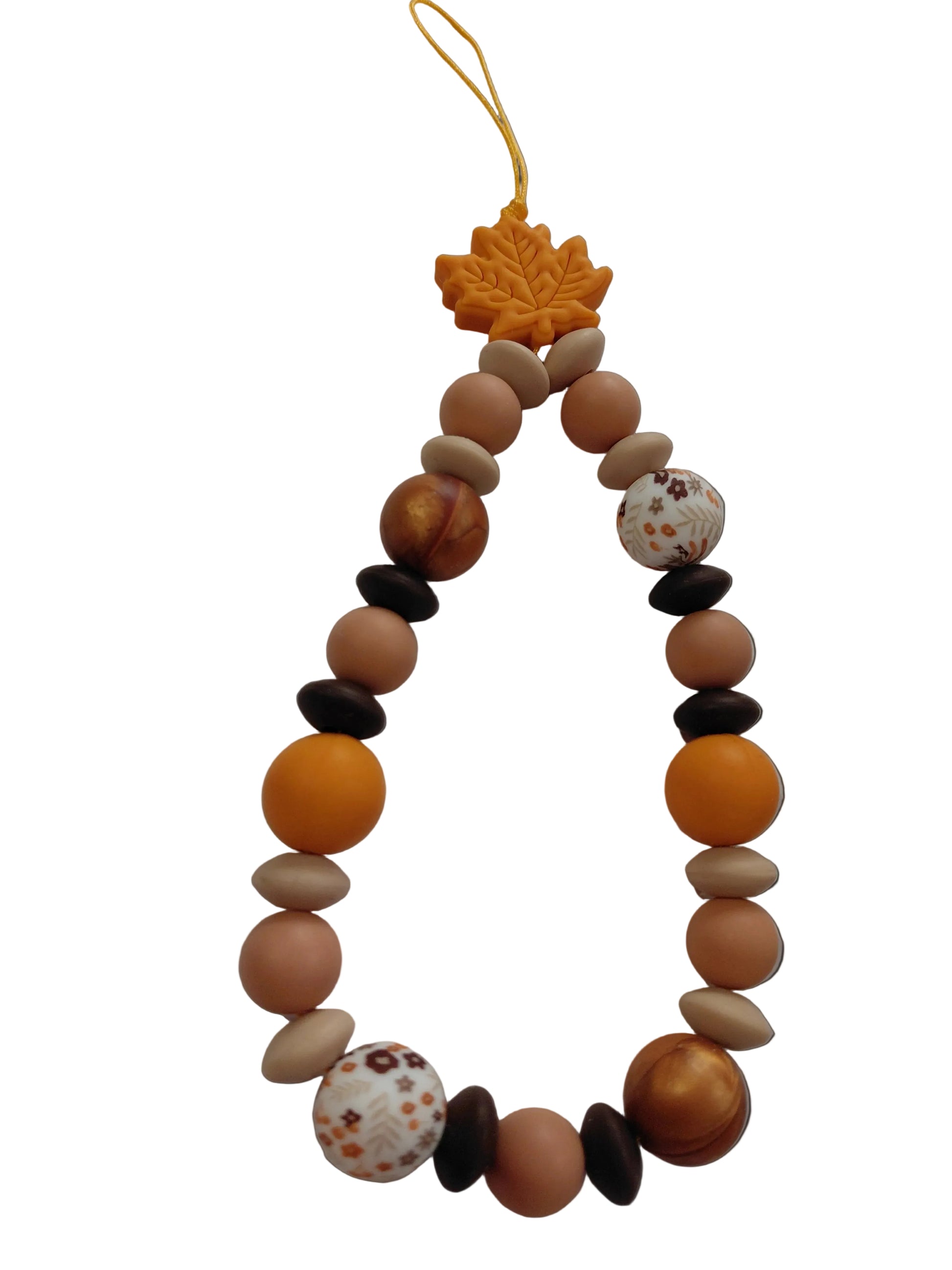 couleur marron et une feuille marron et des perles couleur imprimes 