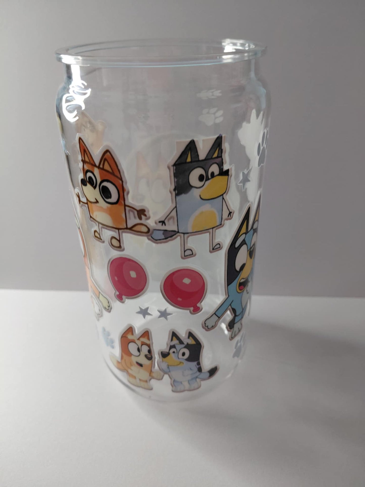 goblet avec une image de ballon de bluey et bingo 