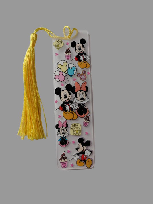 marque pages avec son pompon et des ballons  