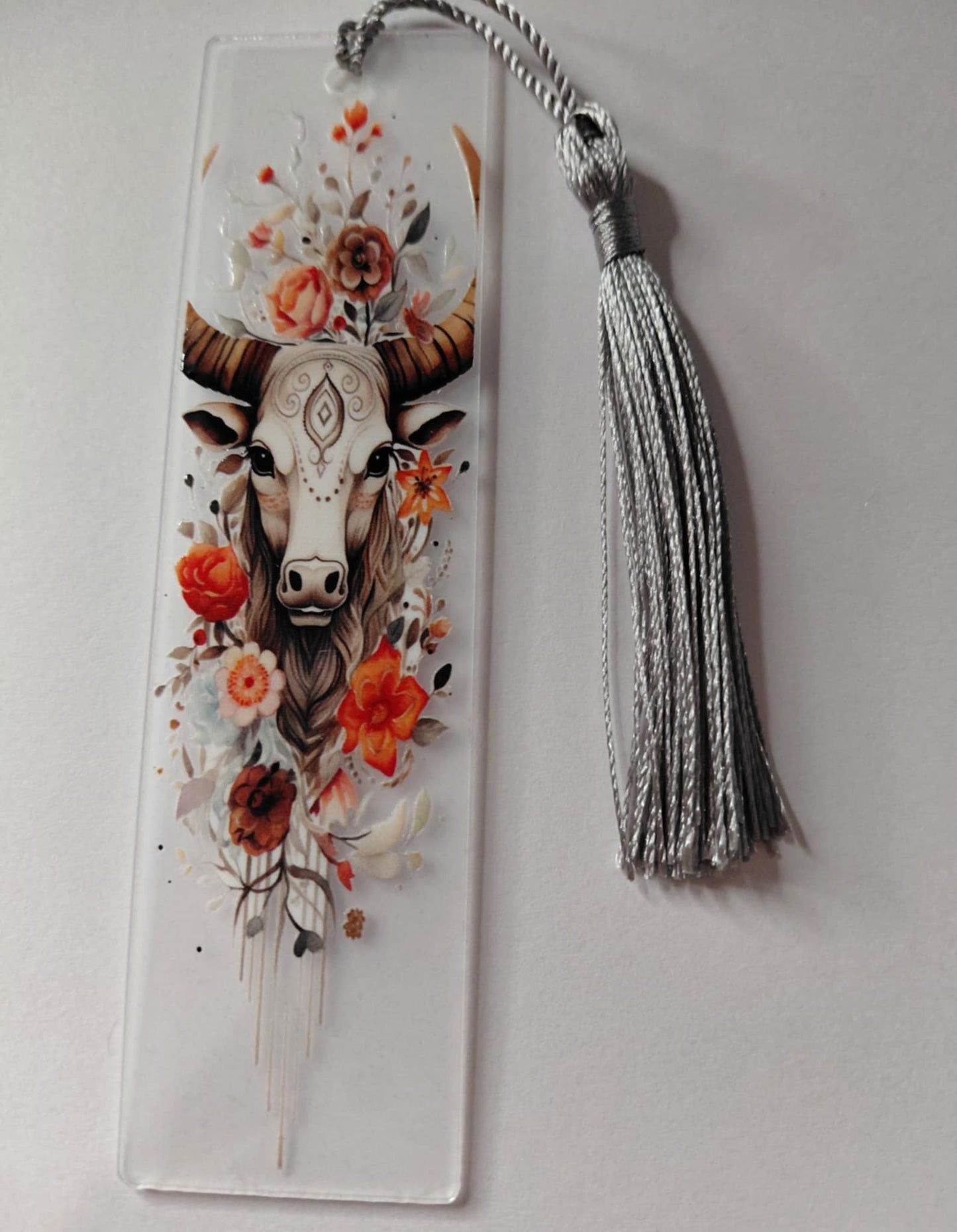 Marque pages avec une image de vache et pompon gris