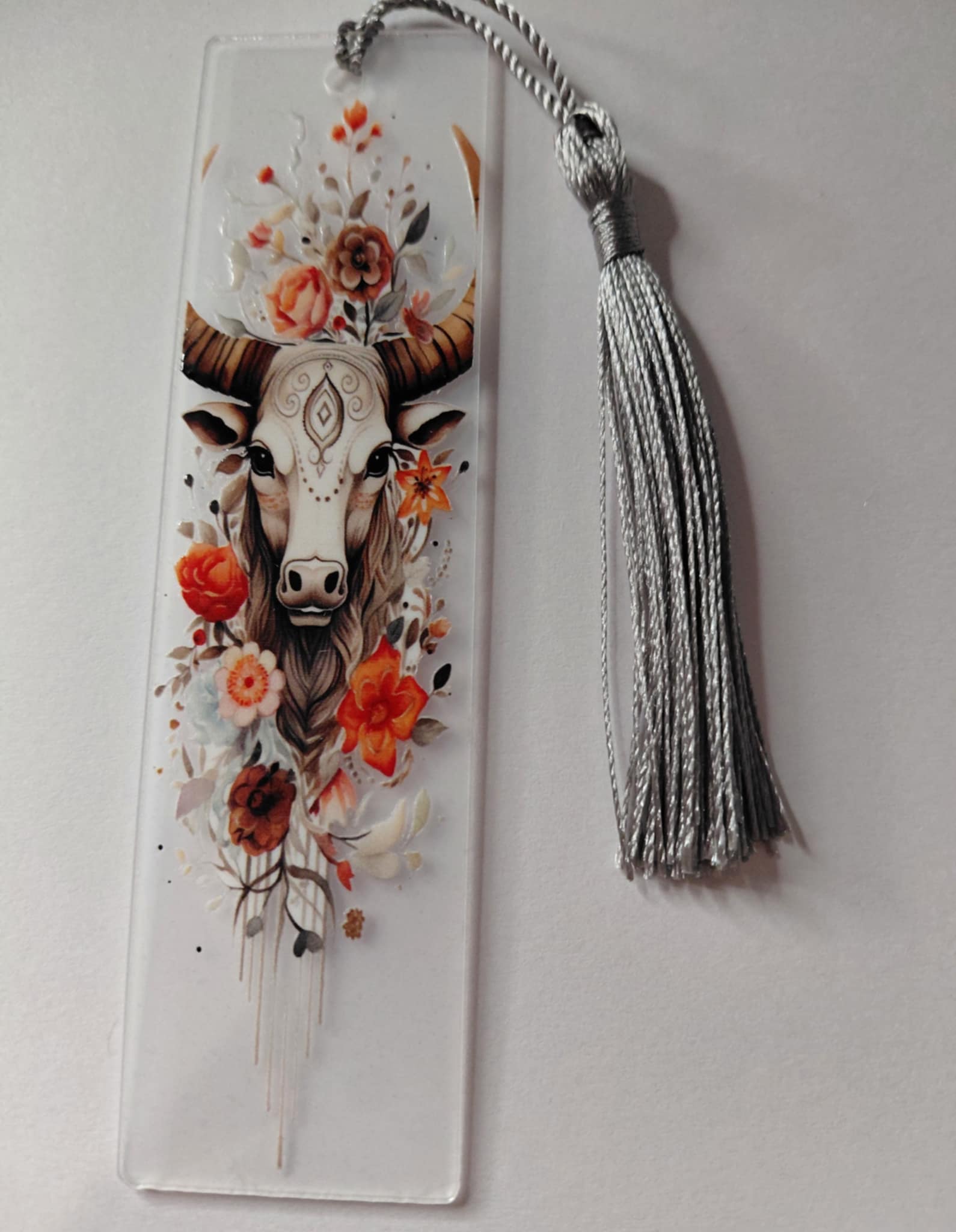 Marque pages avec une image de vache et pompon gris