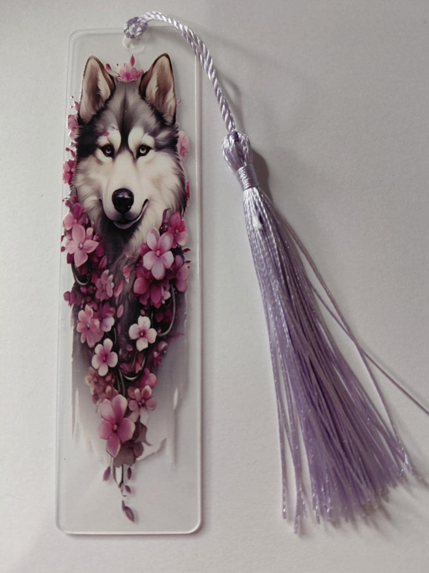 Marque pages avec une image de chien pompon violet